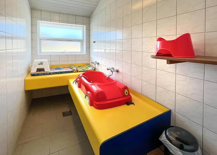 Vakantiehuis Gorgeous In With Swimming Pool